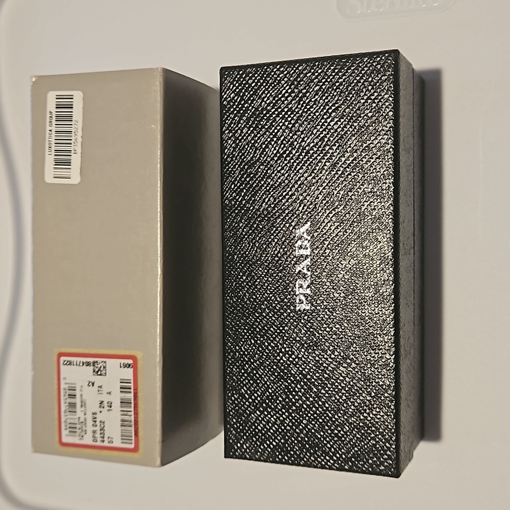 NWT Authentic Prada sunglasses with case and 2 cleaning cloth - Picture 5 of 9